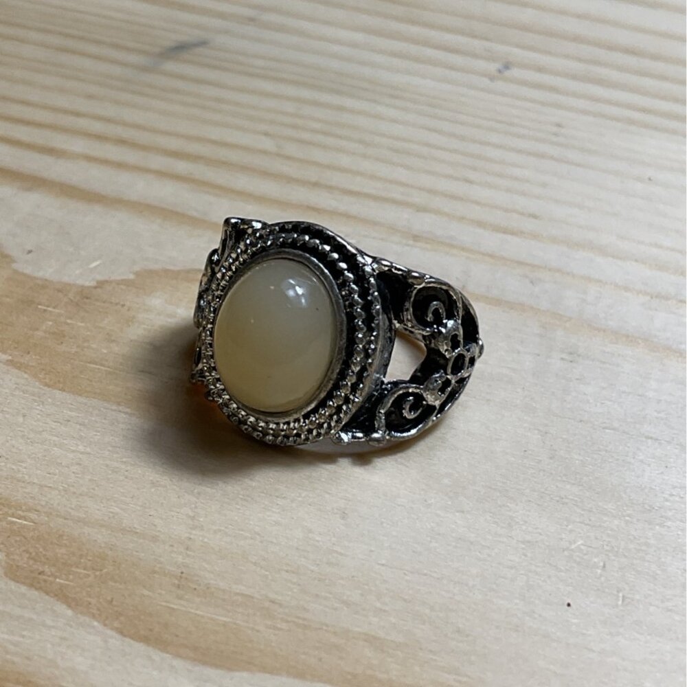 Vintage Silver Filigree Ring With Beige Stone